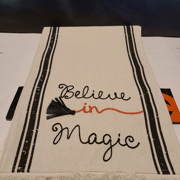 Decorative Table Runner - Picture 4 of 15